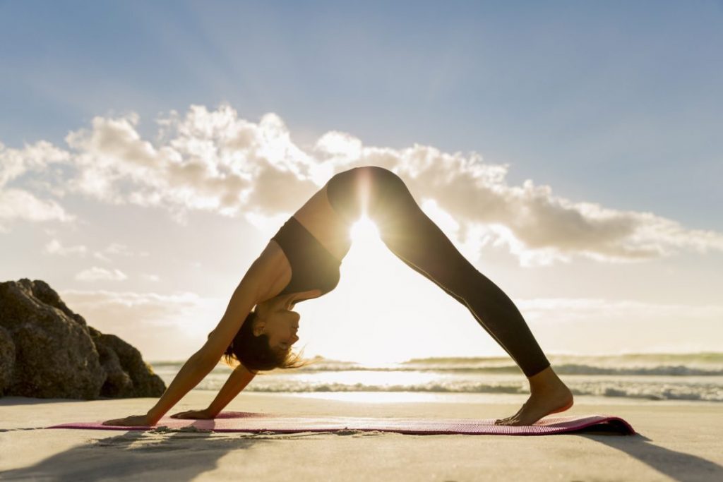 buenos hábitos y actitudes positivas con el yoga